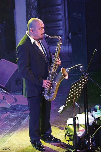 Sinh 1979 tại Hà Nội, Quyền Thiện Đắc là con trai duy nhất của nghệ sĩ saxophone Quyền Văn Minh.