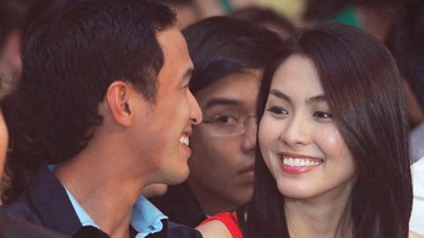 Tăng Thanh Hà và Louis Nguyễn hẹn hò từ 10/2009, trong một chương trình ca nhạc tại Hà Nội.