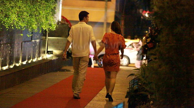 ....và tay trong tay khi ra về