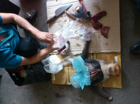 Thịt khỉ, voọc được bày bán công khai ở một số chợ tại TP Hạ Long, Quảng Ninh tháng 8/2012