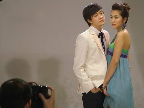  Năm 2009, Tăng Thanh Hà tham gia bộ phim Ngôi nhà hạnh phúc với vai trò khách mời. Tăng Thanh Hà xuất hiện trong một vai đầy bất ngờ. Đây là nhân vật không có trong kịch bản, nhưng đạo diễn đã viết thêm cho Tăng Thanh Hà. Cô diễn vai... chính mình, diễn viên nổi tiếng Tăng Thanh Hà của bộ phim Bỗng dưng muốn khóc. 