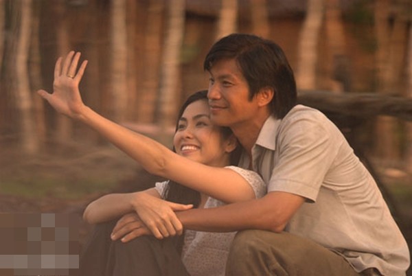 Năm 2010, Tăng Thanh Hà cũng là diễn viên khách mời trong bộ phim Cánh đồng bất tận. Hà Tăng vào vai vợ của Võ (Dustin Nguyễn) - một nhân vật không có tên nhưng có tiếng... phản bội chồng. Vai diễn này của Hà Tăng là một vai 