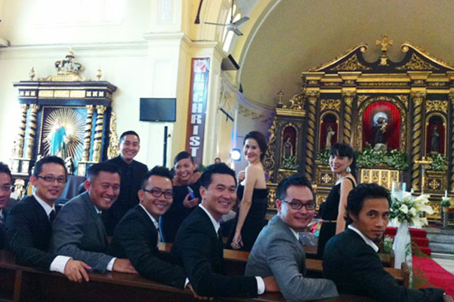  Ngày 4/11 hôn lễ của Tăng Thanh Hà và doanh nhân trẻ tuổi Louis Nguyễn vừa chính thức kết thúc ở Phillippines. Lễ cưới được tổ chức  tại một nhà thờ ngay thủ đô Manila. Đặc biệt tiệc cưới của cô Trúc trong 