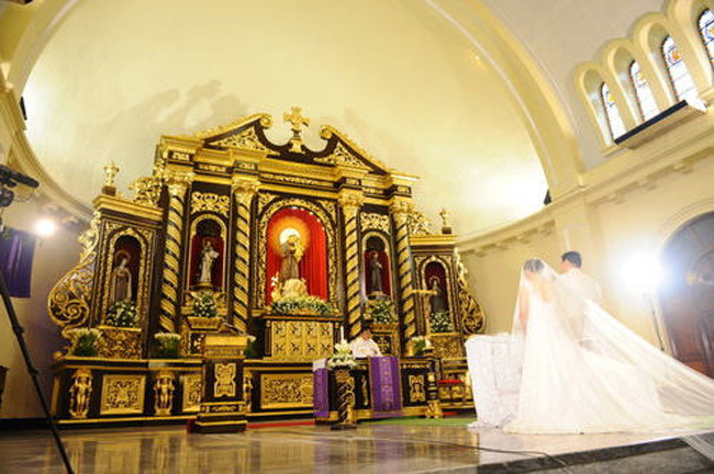Hình ảnh thánh đường chính,nơi diễn ra nghi lễ thành hôn của các cặp đôi thượng lưu ở Manila, Philippines.
