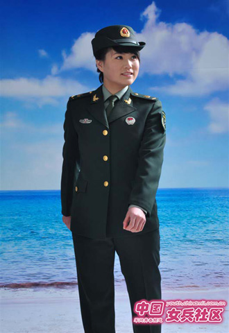 Giống như Lui Tia, Rex Chan cũng là một người đẹp khá nổi tiếng trong quân đội Trung Quốc, mặc dù sở hữu một gương mặt xinh xắn tròn trịa nhưng trên thao trường Rex Chan thường khiến những đồng đội nam phải nể phục...