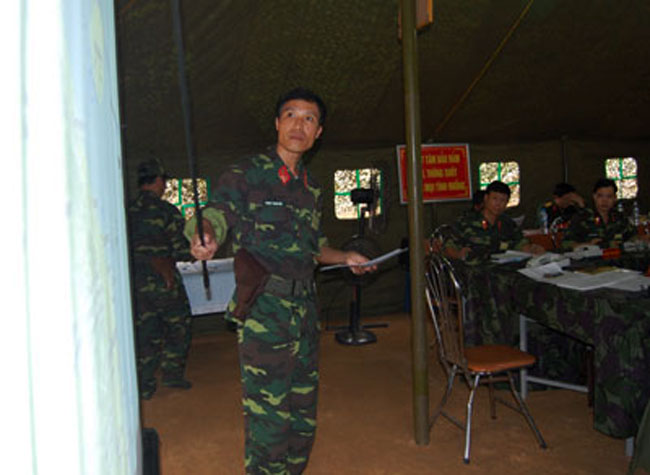 Thượng tá Phạm Thanh Hải, Trung đoàn trưởng, xác định những công việc cần làm ngay trong chuyển trạng thái SSCĐ lên toàn bộ.