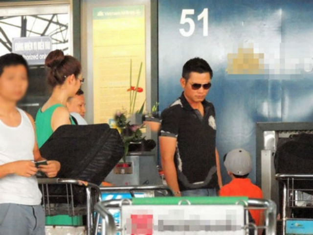 Người yêu Nguyễn Đức Hải ra sân bay đón 2 mẹ con