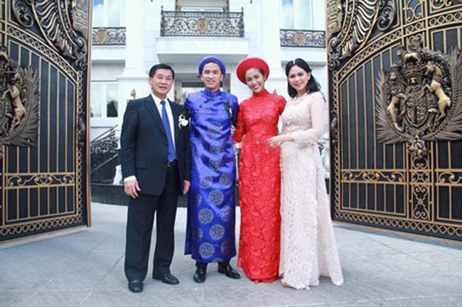 Tấm lòng vàng của gia đình chồng Tăng Thanh Hà được quan khách ủng hộ nhiệt tình.