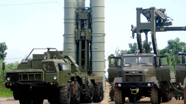 S-300PMU1 trong cuộc diễn tập của đoàn Tên lửa phòng không 64 Sư đoàn 361, Quân chủng Phòng không - Không quân, Bộ Quốc phòng tháng 4/2012.
