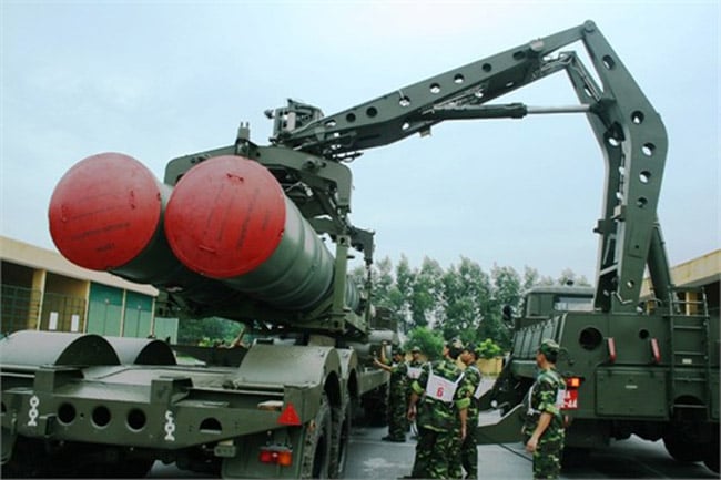Tổ hợp tên lửa lửa phòng không S-300 PMU1 có khả năng vượt địa hình phức tạp, đường xấu, lầy lội, vượt hào rãnh có độ rộng đến 2,5 m, độ chênh cao mặt đường đến 60 cm.