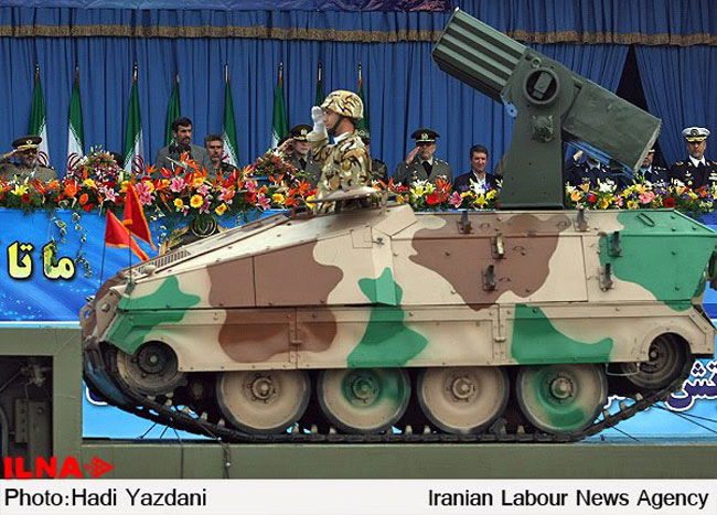  Tosan − tăng hạng nhẹ của Iran dựa trên FV101 Scorpion của Anh. Tăng được trang bị pháo cỡ nòng 90mm. 