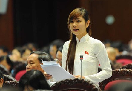 Cô được bầu làm Đại biểu Quốc hội Việt Nam khóa 13, thuộc đoàn đại biểu Hải Dương. Đại biểu Sen gây ấn tượng với các cử tri không chỉ bởi khuôn mặt xinh đẹp mà bằng những chất vấn phản ánh rõ băn khoăn của người dân