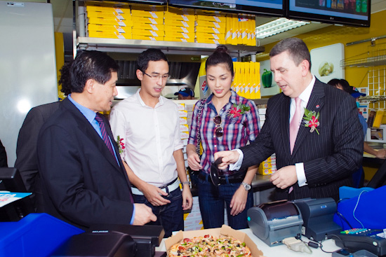    Mới đây, Louis Nguyễn còn kết hôn với ngọc nữ của màn ảnh Việt Tăng Thanh Hà.