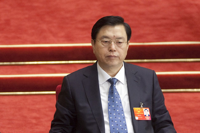 3 Ông Trương Đức Giang, ủy viên Ban Thường vụ Bộ Chính trị Trung Quốc khóa 18, 65 tuổi, là Phó Thủ tướng Trung Quốc cho đến khi ông đột ngột thay thế Bạc Hy Lai làm Bí thư Thành ủy Trùng Khánh vào tháng 3/2012. Sinh trưởng tại  Đài An, tỉnh Liêu Ninh, cũng như Tập Cận Bình, Trương Đức Giang được điều về nông thôn để lao động tại xã Luozigou tại huyện Vương Thanh tỉnh Tứ Liên.