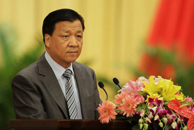 6 Lưu Vân Sơn  ủy viên Ban Thường vụ Bộ Chính trị Trung Quốc khóa 18., Sinh năm 1947 tại Tân Châu, Thiểm Tây, Lưu Vân Sơn làm giáo viên tại Vùng Nội Mông trước khi được đưa đi lao động trong Cách mạng Văn hóa. Đầu những năm 90, Lưu chuyển tới Bắc Kinh để trở thành Phó trưởng Ban Tuyên giáo Trung ương và làm sau đó làm Trưởng ban.