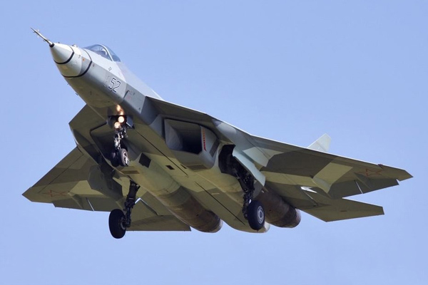 Sukhoi T-50 được chế tạo để thực hiện nhiều nhiệm vụ trên không, trên bộ, trên biển. Sukhoi T-50 có thể sử dụng các loại vũ khí mới nhất của quân đội Nga như: tên lửa không đối không tầm ngắn R-73; tên lửa không đối không tầm trung R-77 (tầm bắn lên tới 90km); tên lửa không đối đất điển hình là Kh-31 hoặc không đối hạm như Kh-35 Uran, Kh-41 Moskit. Và các loại bom dẫn đường chính xác cao KAB-500KR. 