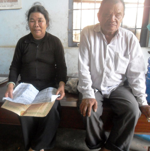 Ông Nghề và bà Diệu hạnh phúc bên nhau 