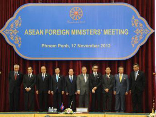  Trong một diễn biến khác, Hiệp hội các quốc gia Đông Nam Á (ASEAN) đã quyết định đề nghị Trung Quốc khởi động các cuộc đàm phán chính thức 