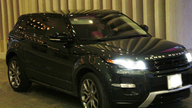 Mới đây, vào tháng 7/2012, Hồ Ngọc Hà chi 3 tỉ đồng sắm một chiếc Range Rover Evoque. 