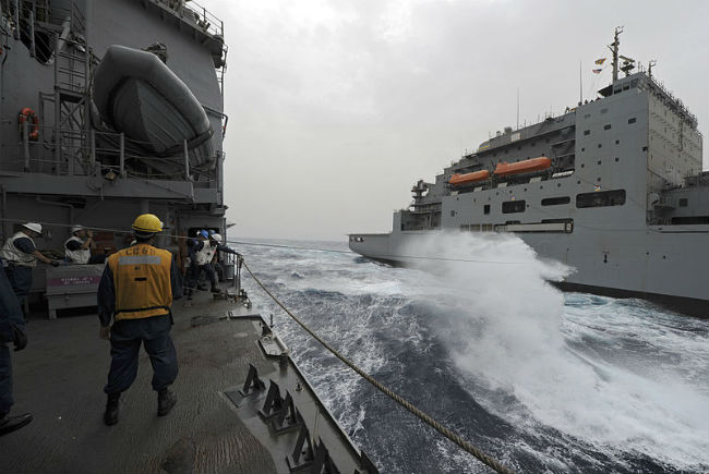  Với điều kiện tự nhiên vịnh nước sâu thuận lợi, lại gần đường hàng hải quốc tế nên từ năm 2010 đến nay đã có 6 lượt tàu hậu cần của Hải quân Hoa Kỳ vào sửa chữa tại Nhà máy đóng tàu Cam Ranh, tỉnh Khánh Hòa.