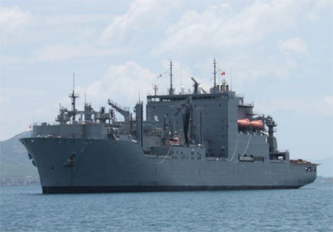 Trước đó, từ ngày 24/5 đến ngày 6/7, tàu Richard E. Byrd của Mỹ neo đậu để sửa chữa tại Cảng Cam Ranh, tỉnh Khánh Hòa. Đây là lần thứ 3 tàu này đã vào vịnh Cam Ranh bảo dưỡng.
