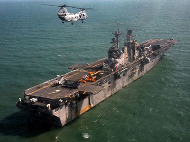 Các thủy thủ của ba tàu tấn công tàu USS New York, tàu USS Iwo Jima và USS Gunston Hall của Hải quân Mỹ đang trên đường về nhà dịp lễ Tạ Ơn thì nhận được lệnh ngay lập tức chuyển hướng trở lại Israel vì chiến sự ở Gaza.