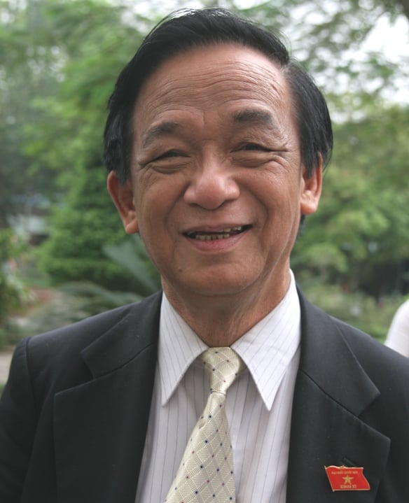 GS Nguyễn Lân Dũng