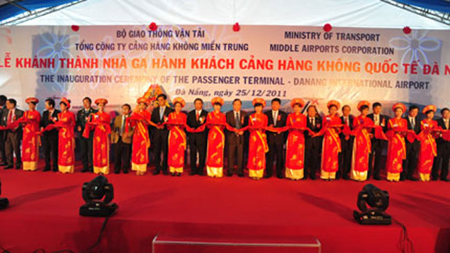 Đến 25/12/2011, Nhà ga hành khách Cảng Hàng không quốc tế Đà Nẵng đã được khánh thành sau 4 năm khởi công xây dựng (24/12/2007).