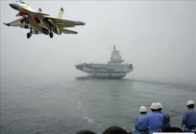 Đầu tháng 11/2012 truyền thông Trung Quốc đã đưa tin không quân, hải quân Trung Quốc đã lần đầu tiên thành công trong việc cho máy bay chiến đấu hạ cánh xuống tàu sân bay Liêu Ninh mà nước này vừa đưa vào hoạt động hồi tháng 9 vừa qua. Theo đó, báo chí Trung Quốc nhận định J-15 đã sẵn sàng xuất hiện cùng Liêu Ninh...