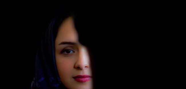 Trẻ nhất trong thành phần BGK là Taraneh Alidoosti, nữ diễn viên xinh đẹp, 28 tuổi người Iran. 