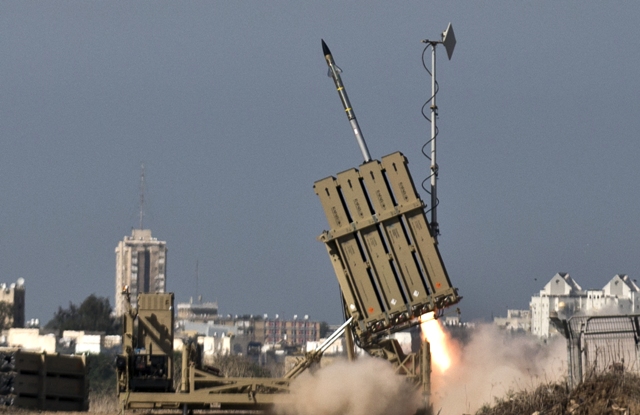 Hệ thống này có khả năng đánh chặn các mục tiêu có tầm bắn xa hơn những quả rocket   mà hệ thống Iron Dome (Vòm sắt) bắn hạ trong cuộc xung đột mới đây giữa Israel và Hamas. (Ảnh hệ thống Iron Dome).