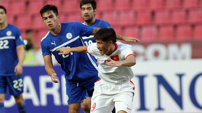 Suốt 70 phút thi đấu, Công Vinh có màn trình diễn vô hồn trước Philippines.