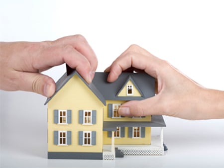 Thế nhưng cô Hồng cùng các cô nuôi ý định lấy lại toàn bộ ngôi nhà mà không muốn cho vợ chồng Hoài vì cho rằng Hoài chỉ là cháu không có quyền thừa kế khi các cô là con của ông bà vẫn còn.