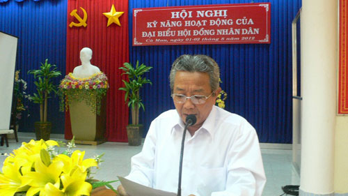 Ông Lê Huỳnh Kỳ, Phó chủ tịch thường trực HĐND tỉnh Cà Mau ngày 29/11 cho biết, Văn phòng HĐND tỉnh Cà Mau đã tổ chức hướng dẫn 53 đại biểu sử dụng iPad.