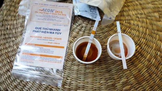 “Nhiều người nghĩ rằng, uống rượu ngâm vỏ, thân, lá, quả cây thuốc phiện có thể “cải thiện” khả năng sinh lý, nâng “chất” trong quan hệ nam nữ, song đó đều là ảo giác mà loại rượu này mang lại. Sử dụng rượu ngâm cây thuốc phiện rất hại cho thận và gan” - chuyên gia Viện Khoa học hình sự khẳng định.