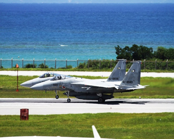 Trong 200 chiếc, ban đầu có một số F-15J được Tập đoàn McDonnell Douglas sản xuất. Sau đó, Mỹ bán giấy phép và chuyển giao công nghệ sản xuất cho Tập đoàn Mitsubishi lắp ráp F-15J/DJ tại Nhật Bản.