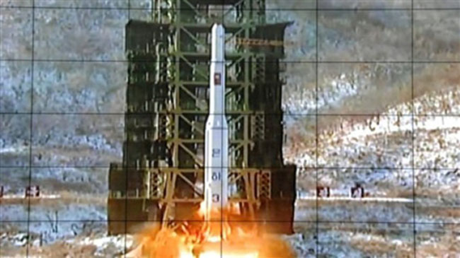 Triều Tiên đã phóng tên lửa ba tầng Unha - 2 (Ngân Hà 3) vào ngày 12/12, đưa vệ tinh Kwangmyongsong-3 (Quang Minh Tinh 3) lên quỹ đạo Trái đất thành công. Tầng thứ nhất của tên lửa này rơi xuống biển Hoàng Hải và tầng thứ hai rơi xuống biển gần Philippines.