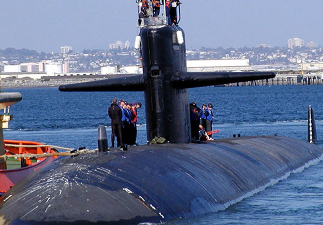 Ngày 28/12, Đại sứ quán Mỹ cho biết tàu ngầm tấn công chạy bằng năng lượng hạt nhân USS Bremerton (SSN 698) của nước này sẽ cập cảng Vịnh Subic, miền Bắc Philippines vào ngày 29/12.Theo đại sứ quán trên, chuyến viếng thăm này sẽ cho phép tàu ngầm trên bổ sung hậu cần cũng như tạo cơ hội cho thủy thủ đoàn nghỉ ngơi. Được biết, tàu ngầm này chở 12 sỹ quan và 98 thủy thủ.