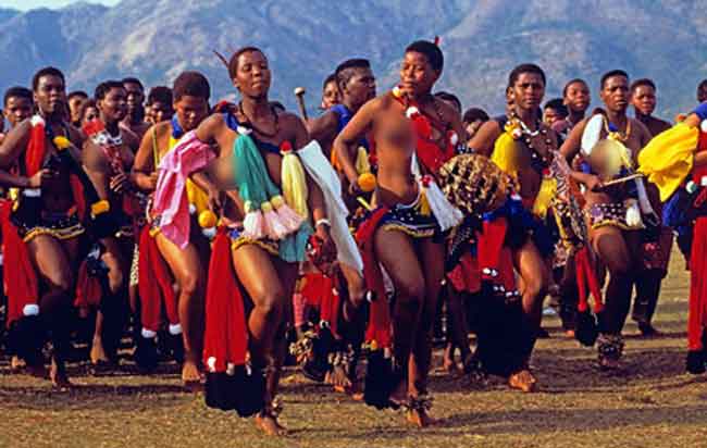 Một thông tin khá tích cực từ Swaziland, một quốc gia ở nam Châu Phi khi nhà cầm quyền nơi đây vừa ban hành lệnh cấm phụ nữ mặc váy ngắn hay áo “thiếu vải”. Những ai vi phạm lệnh cấm trên sẽ phải đối mặt với 6 tháng tù giam.