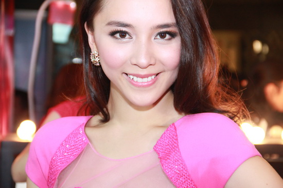  Á hậu Dương Trương Thiên Lý được phát hiện sau cuộc thi Hoa hậu Hoàn vũ Việt Nam năm 2008. 