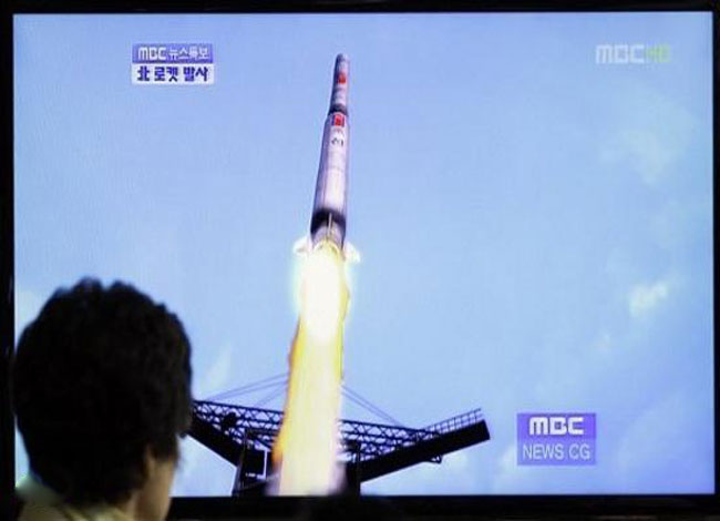  Thêm vào đó, việc Triều Tiên phóng tên lửa sẽ vi phạm lệnh cấm của Liên Hợp Quốc về bất kỳ hoạt động tên lửa hoặc hạt nhân tại quốc gia này.