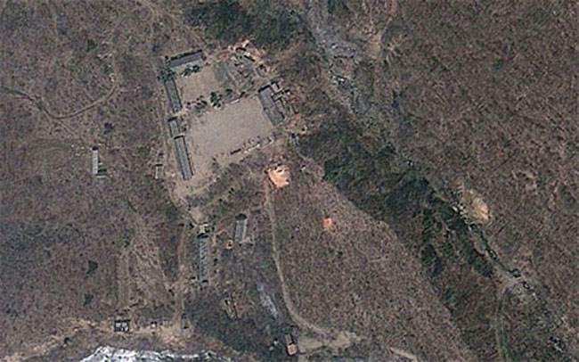Các bức ảnh chụp từ vệ tinh hôm 23/11 vừa qua do hãng DigitalGlobe Inc. đã cho thấy Triều Tiên đã tiến hành các công việc tương tự như hồi phóng tên lửa hồi tháng Tư. (Tổng hợp ĐVO,VNN)