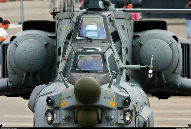  Mi-28 có hai buồng lái được bọc giáp bảo vệ tốt, một mũi với đầy đủ các thiết bị điện tử, và một cánh quạt đuôi kiểu chữ X hẹp.