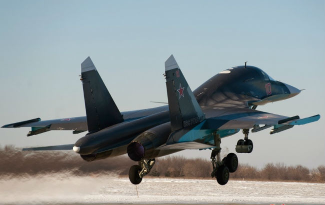  Với sức chứa nhiên liệu rất lớn, Su-34 có thể bay 4.500 km mà không cần tiếp nhiên liệu…. Đây là loại máy bay chiến đấu duy nhất của Không quân Nga có khả năng bay một mạch từ đầu đến cuối nước Nga mà không cần phải nghỉ chân.