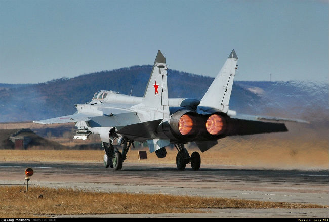 MiG-31 là máy bay tiêm kích đánh chặn có tốc độ nhanh nhất của Nga và có thể chiến đấu ở bất cứ nơi nào trên thế giới, gần đây, Nga cũng đã đưa ra kế hoạch nâng cấp toàn diện các máy bay MiG-31 đời đầu lên chuẩn MiG-31BM hiện đại hơn.