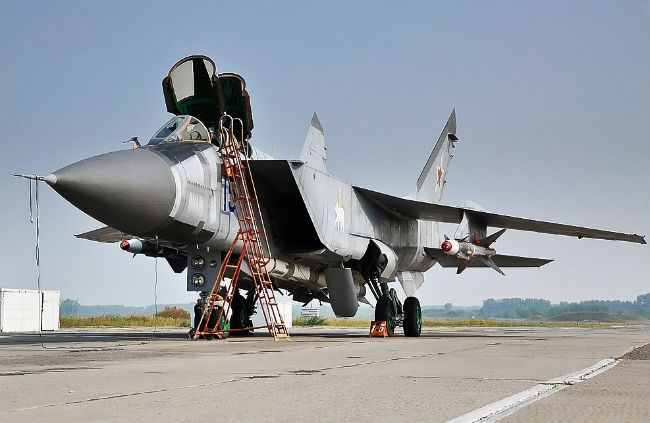  Biến thể máy bay MiG-31 hiện đại hóa được nâng cấp các hệ thống điện tử trên khoang, hệ thống liên kết dữ liệu đường truyền số hóa, một radar đa chế độ, màn hình hiển thị  màu đa chức năng và một hệ thống điều khiển bắn mạnh mẽ. 