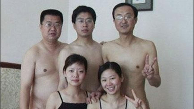 Năm 2010, một quan chức ngành thuốc lá ở tỉnh Quảng Tây bị kết tội tham nhũng, sau khi một đoạn clip quay cảnh 3 người đàn ông quan hệ tập thể với 2 người phụ nữ tại một khách sạn trong cuộc vui trao đổi vợ.