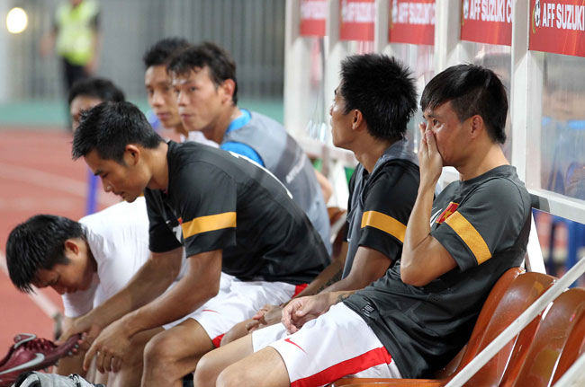 Thậm chí, trong trận cuối cùng gặp Thái Lan ở vòng bảng, anh phải ngồi băng ghế dự bị do chơi kém cỏi ở 2 trận trước.