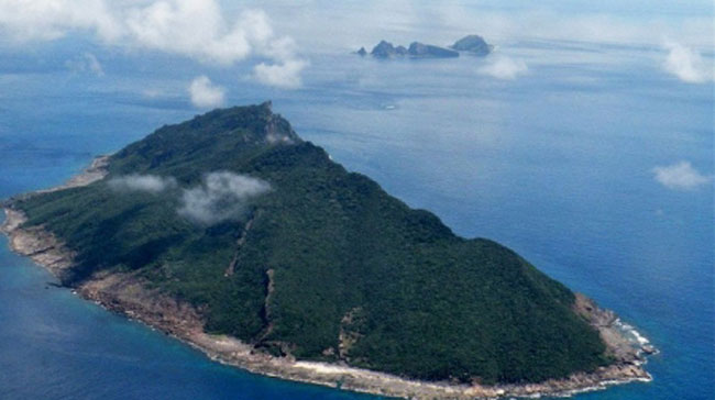 Cũng trong thời gian này, Trung Quốc hôm qua đã xuất bản một cuốn sách nhỏ nêu rõ tên quần đảo Điếu Ngư (mà Nhật Bản gọi là Senkaku) cùng các đảo liền kề thuộc chủ quyền của Trung Quốc.