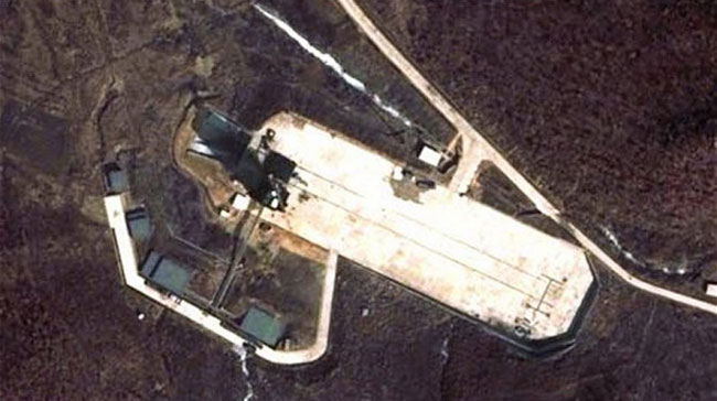 Theo Đài truyền hình KBS TV, CHDCND Triều Tiên có thể sẽ bắt đầu tiếp nhiên liệu cho tên lửa này sau khi hoàn tất việc lắp đặt tầng tên lửa thứ 3. KBS cho biết, Hàn Quốc đã cử một kỹ sư tới Trung Quốc để giám sát quá trình phóng tên lửa của Triều Tiên từ xa.